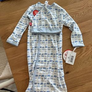 NWT magnetic Me gown/ hat NB-3m